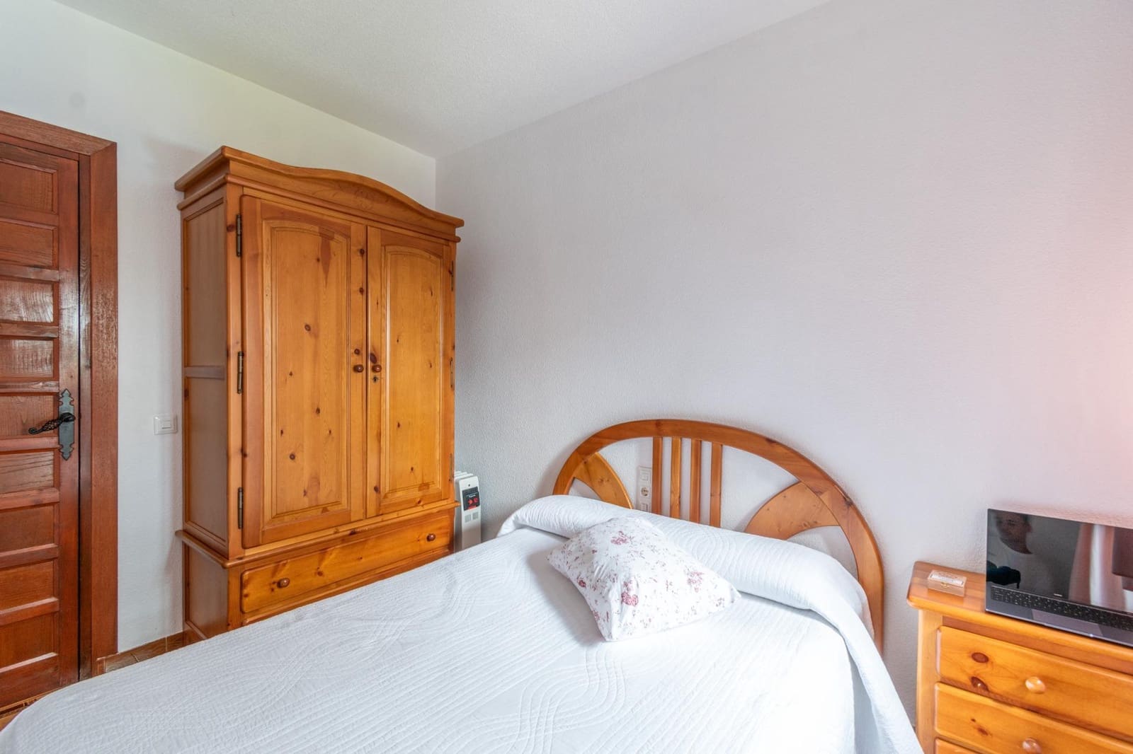 4 slaapkamer Villa te koop in Huetor Santillan met zwembad garage - € 278.000 (Ref: 9206601)