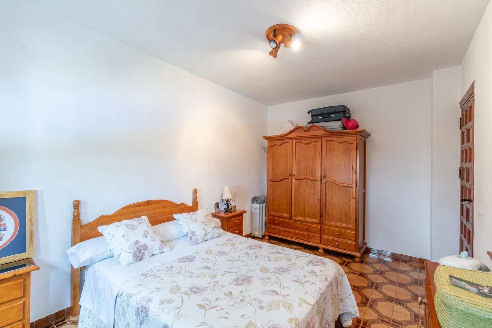 4 slaapkamer Villa te koop in Huetor Santillan met zwembad garage - € 278.000 (Ref: 9206601)