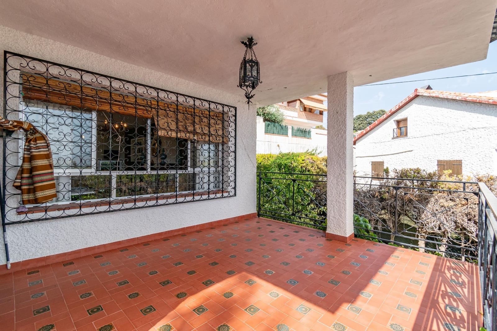 4 slaapkamer Villa te koop in Huetor Santillan met zwembad garage - € 278.000 (Ref: 9206601)