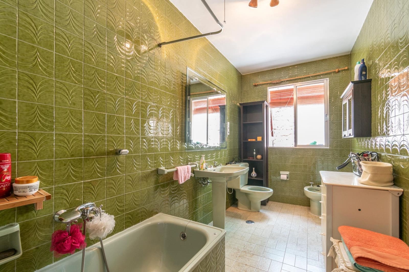 4 slaapkamer Villa te koop in Huetor Santillan met zwembad garage - € 278.000 (Ref: 9206601)