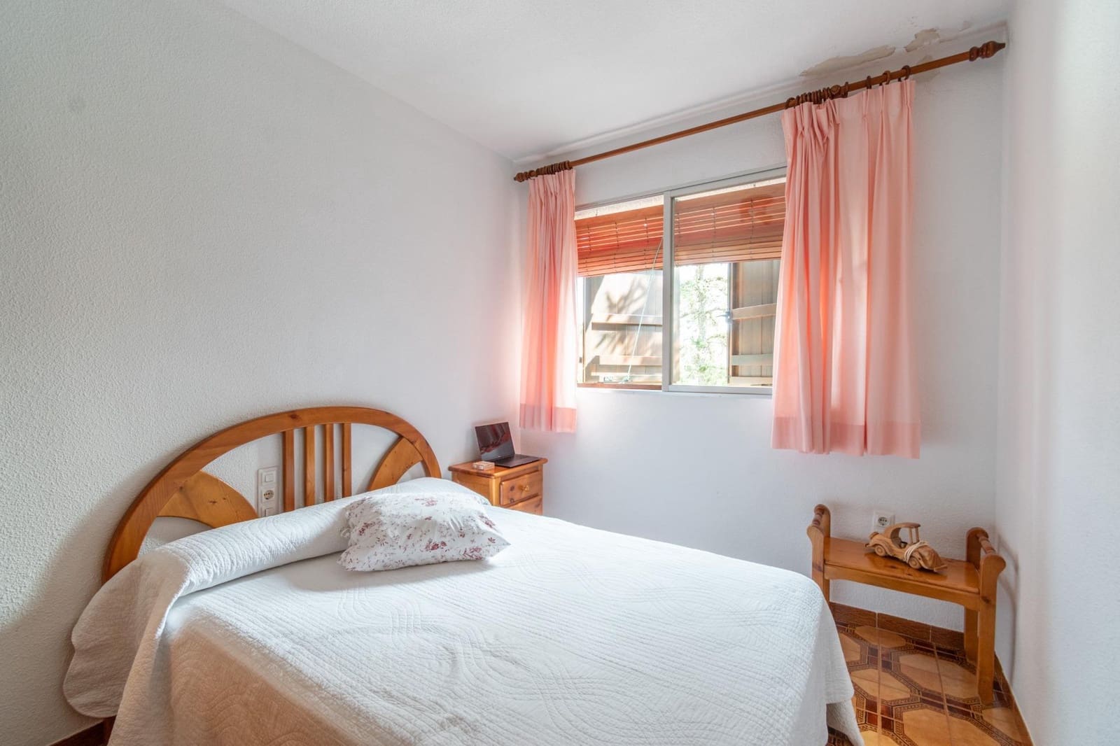 4 slaapkamer Villa te koop in Huetor Santillan met zwembad garage - € 278.000 (Ref: 9206601)