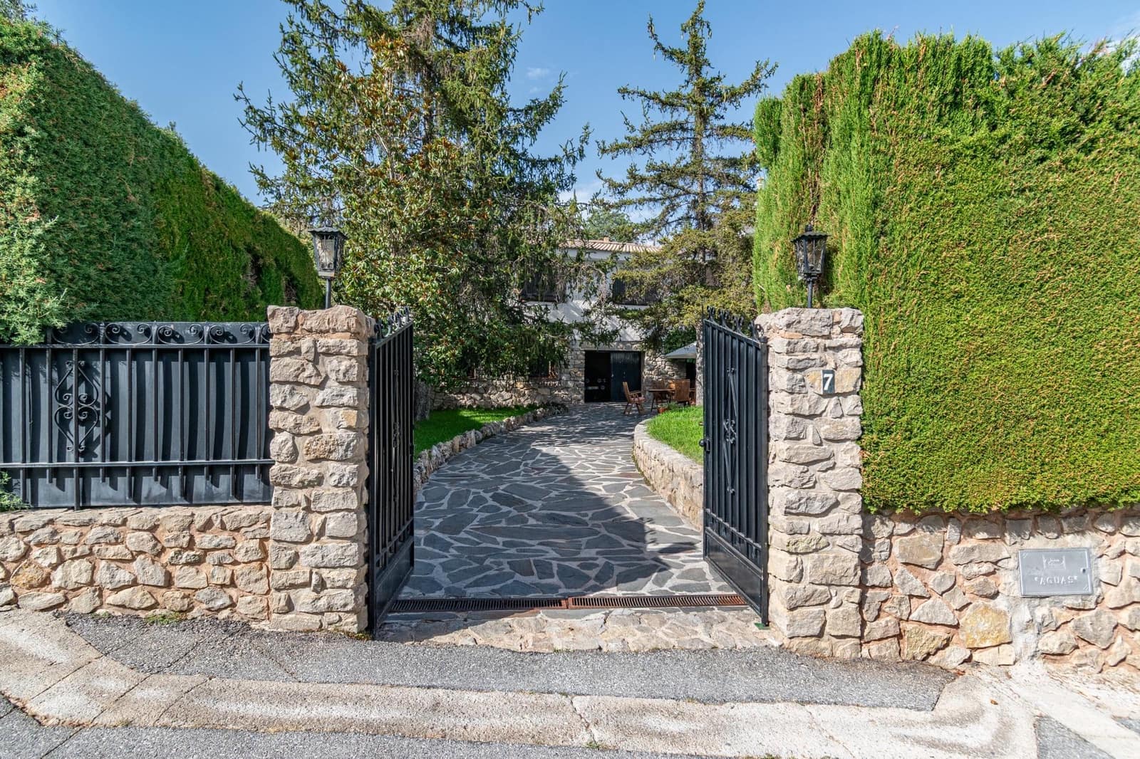 4 slaapkamer Villa te koop in Huetor Santillan met zwembad garage - € 278.000 (Ref: 9206601)