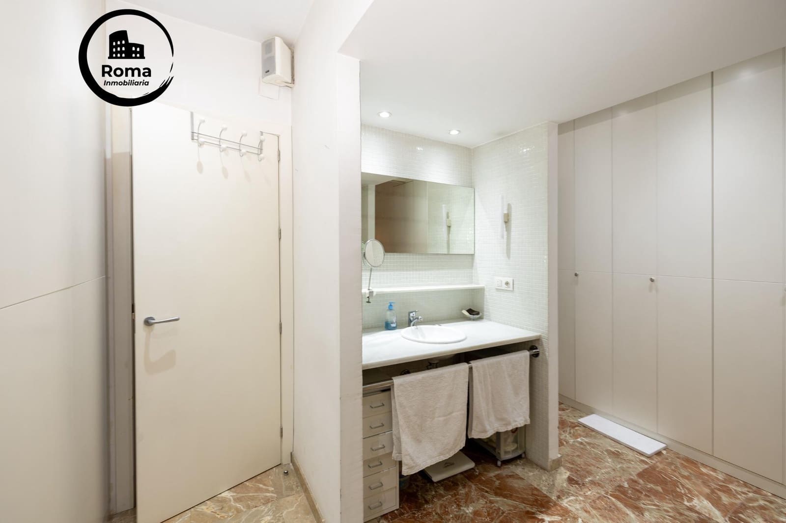 5 bedroom Flat for sale in Granada city with garage - € 799,000 (Ref: 9232707)