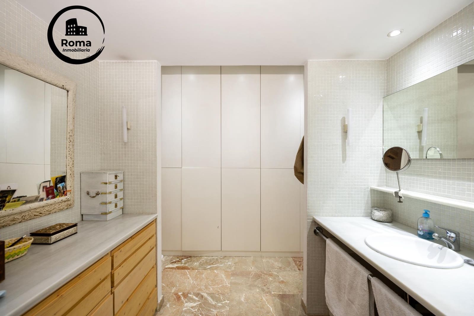 5 bedroom Flat for sale in Granada city with garage - € 799,000 (Ref: 9232707)
