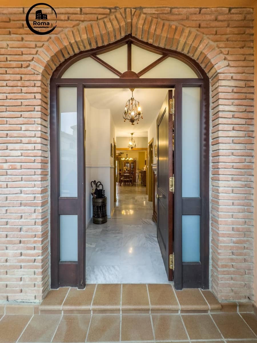 4 bedroom Semi-detached Villa for sale in Las Gabias with pool garage - € 385,000 (Ref: 9252207)