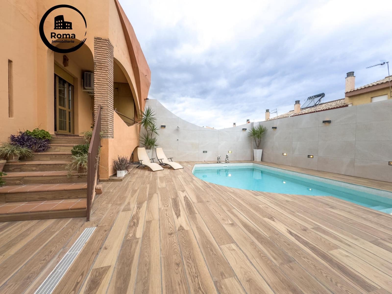 4 bedroom Semi-detached Villa for sale in Las Gabias with pool garage - € 385,000 (Ref: 9252207)