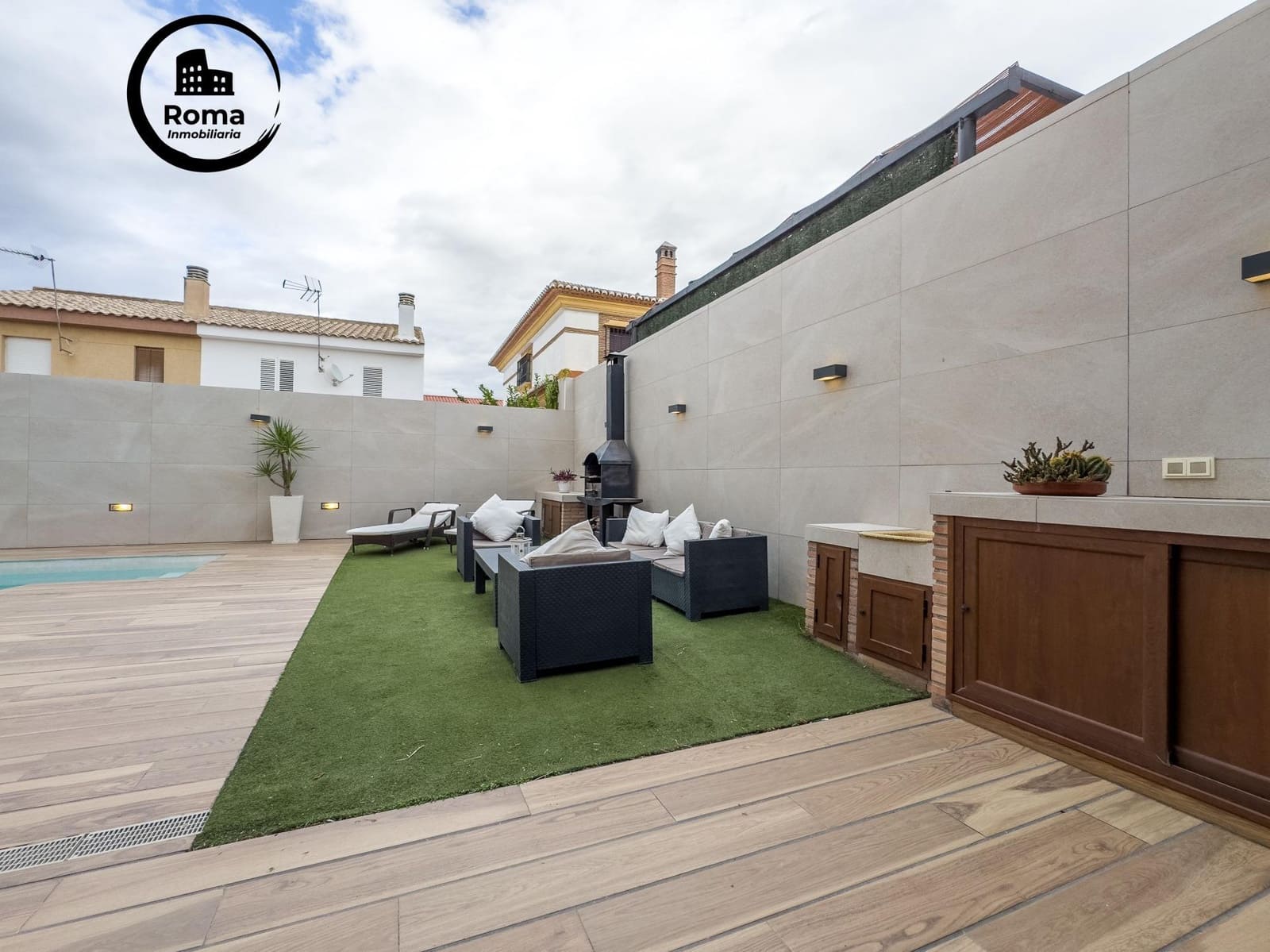 4 bedroom Semi-detached Villa for sale in Las Gabias with pool garage - € 385,000 (Ref: 9252207)
