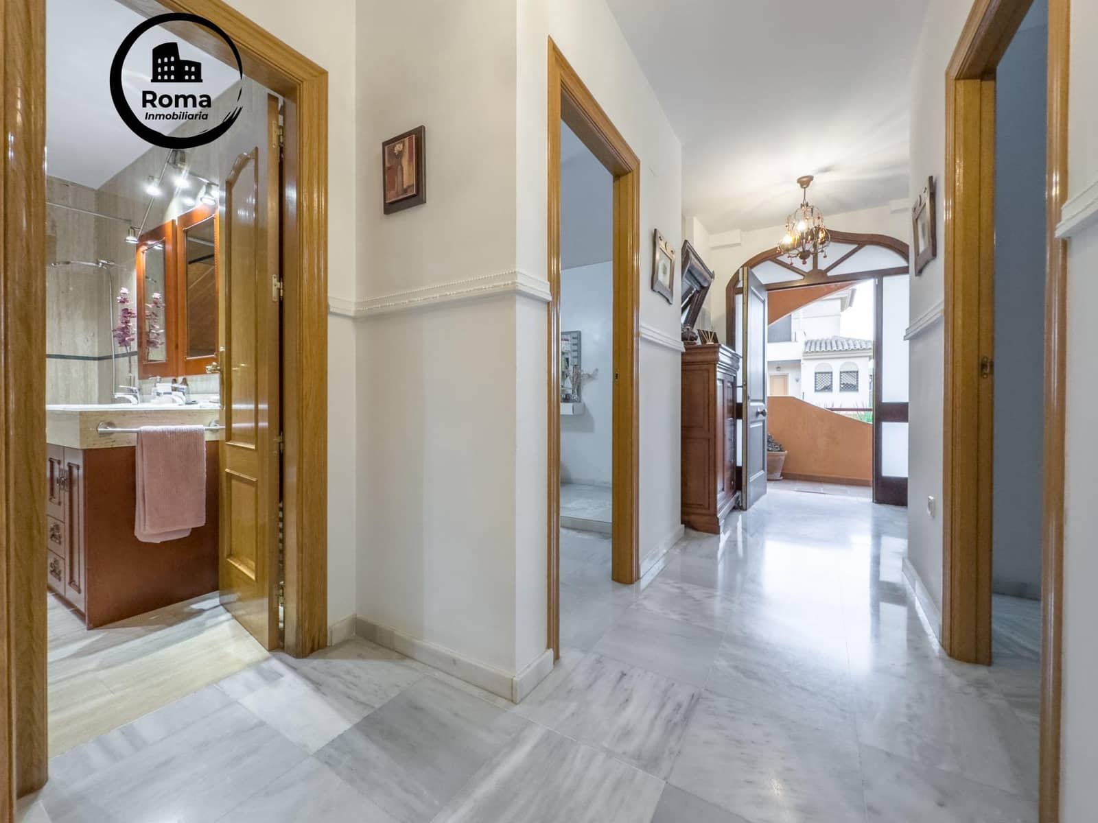 4 bedroom Semi-detached Villa for sale in Las Gabias with pool garage - € 385,000 (Ref: 9252207)