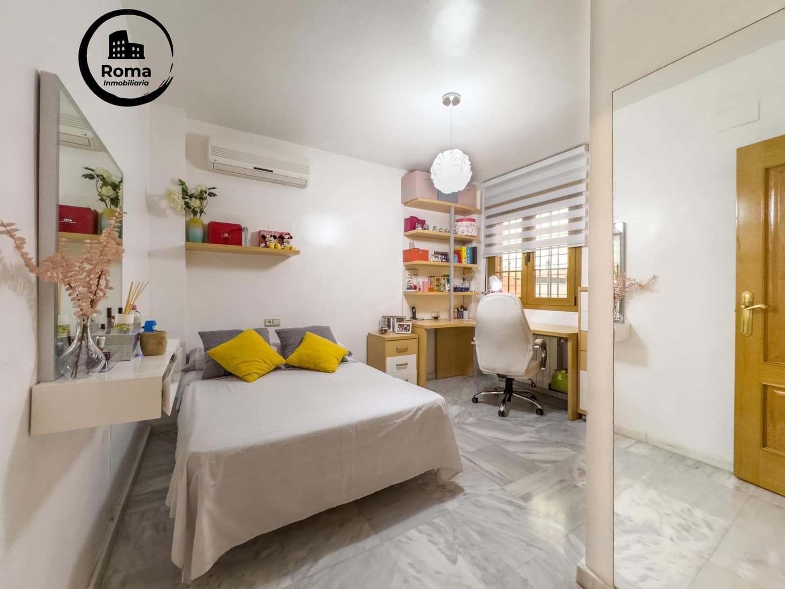 4 bedroom Semi-detached Villa for sale in Las Gabias with pool garage - € 385,000 (Ref: 9252207)