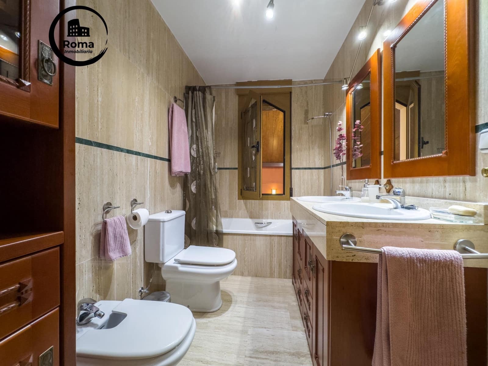 4 bedroom Semi-detached Villa for sale in Las Gabias with pool garage - € 385,000 (Ref: 9252207)