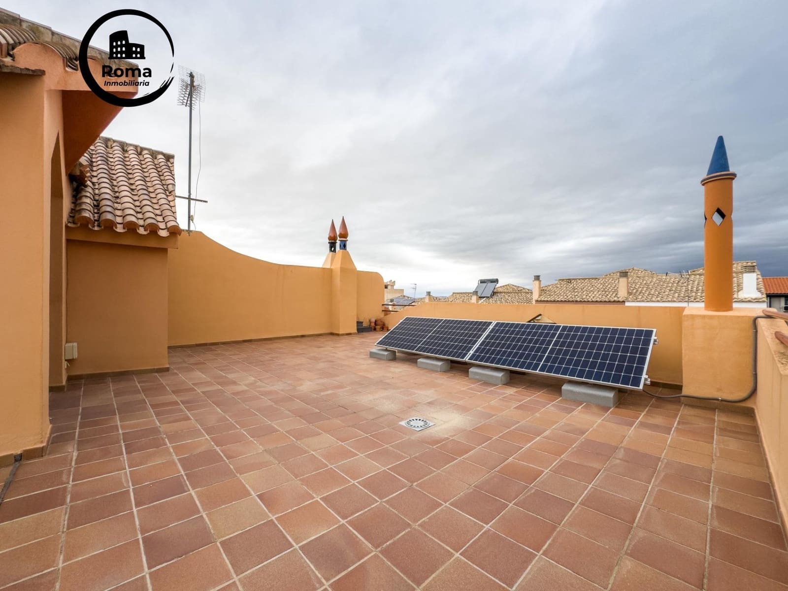 4 bedroom Semi-detached Villa for sale in Las Gabias with pool garage - € 385,000 (Ref: 9252207)
