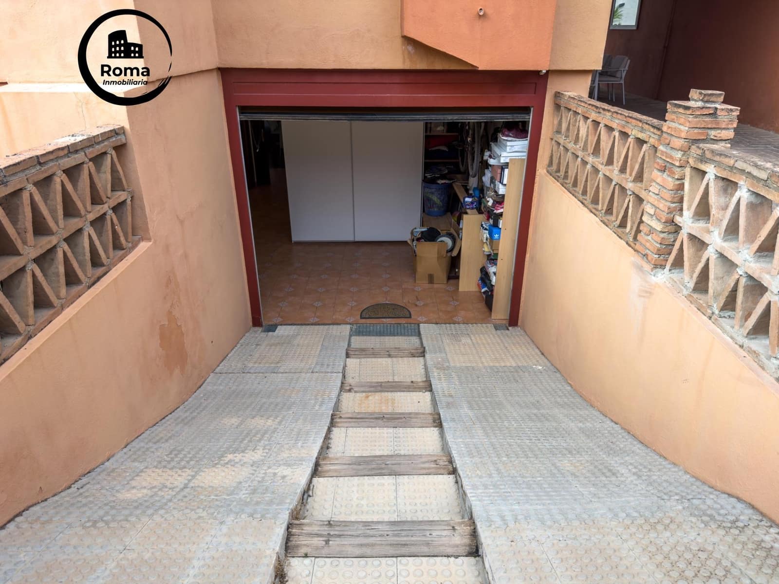 4 bedroom Semi-detached Villa for sale in Las Gabias with pool garage - € 385,000 (Ref: 9252207)