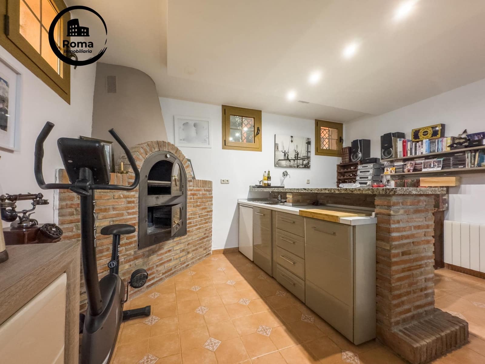 4 bedroom Semi-detached Villa for sale in Las Gabias with pool garage - € 385,000 (Ref: 9252207)