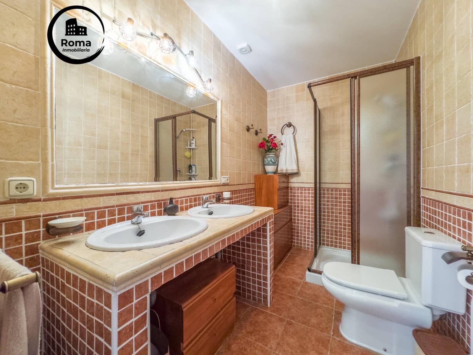 4 bedroom Semi-detached Villa for sale in Las Gabias with pool garage - € 385,000 (Ref: 9252207)