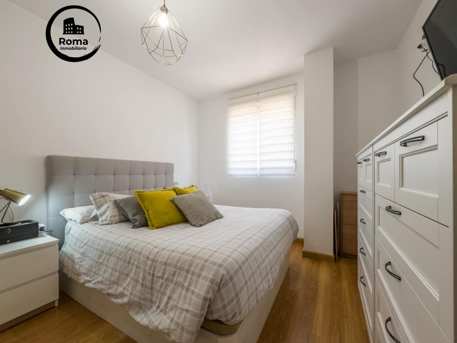 Piso de 2 habitaciones en Churriana de la Vega en venta con garaje - 179.000 € (Ref: 9301132)