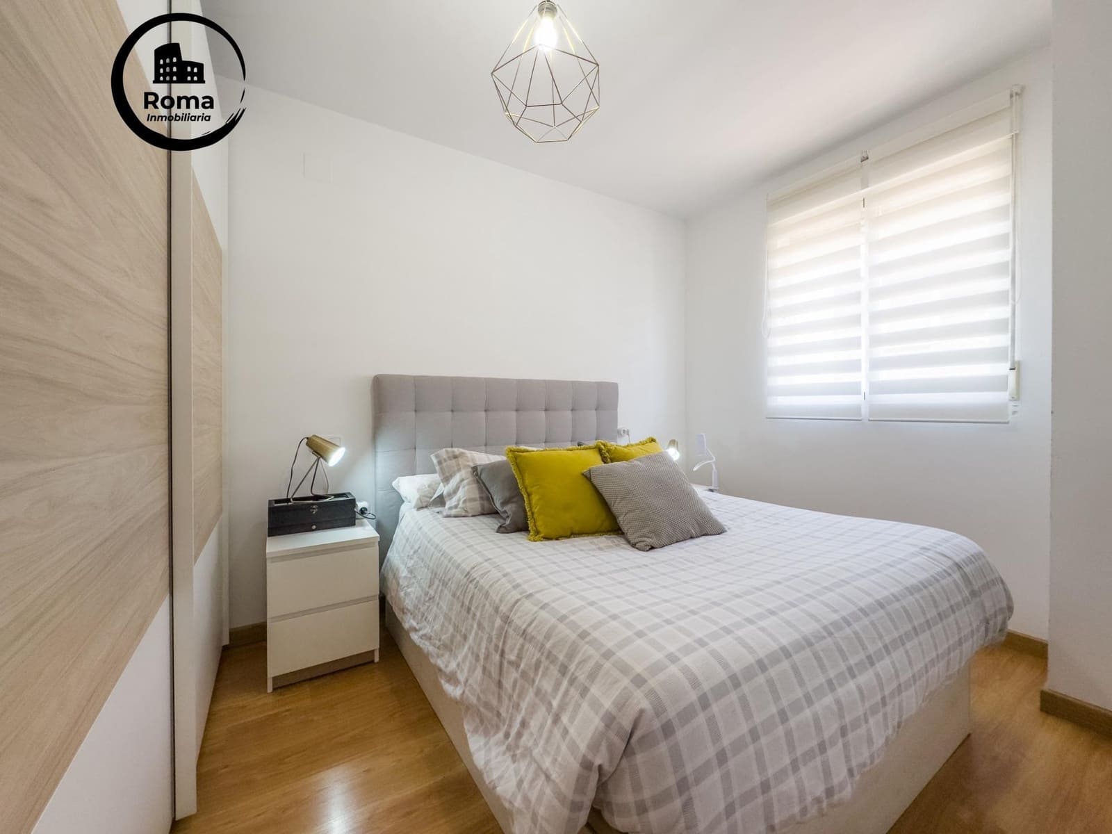 Piso de 2 habitaciones en Churriana de la Vega en venta con garaje - 179.000 € (Ref: 9301132)