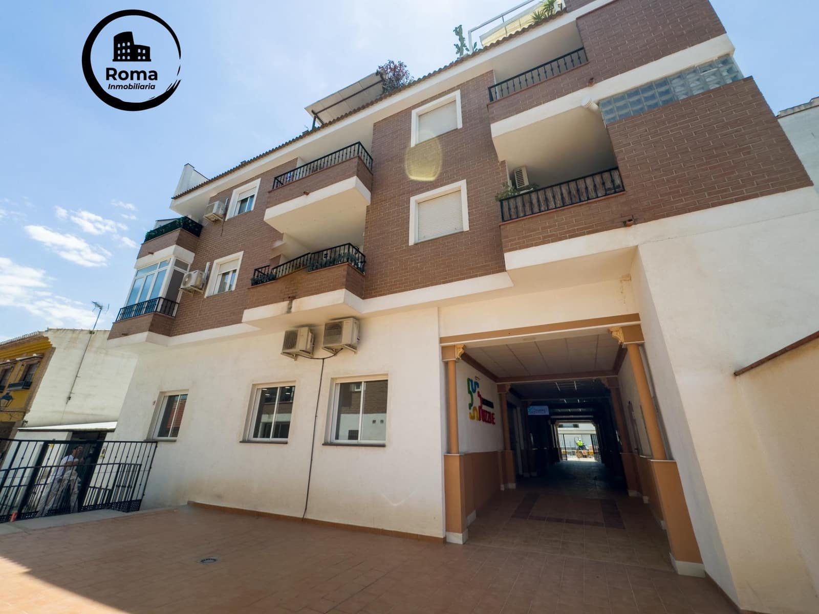 Piso de 2 habitaciones en Churriana de la Vega en venta con garaje - 179.000 € (Ref: 9301132)