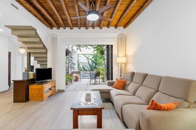 Adosado de 4 habitaciones en Granada ciudad en venta con piscina - 549.000 € (Ref: 9313017)