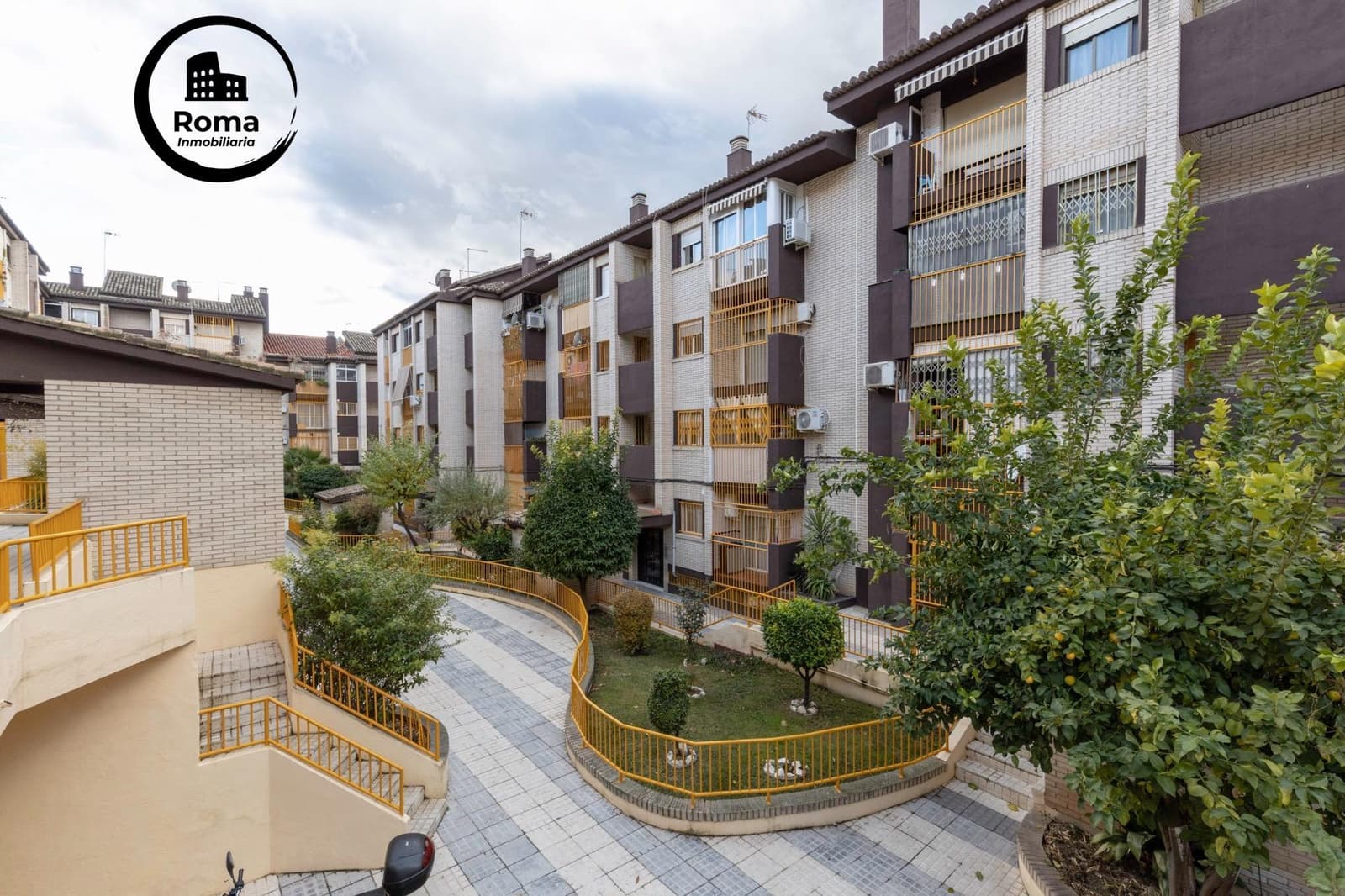 Piso de 3 habitaciones en Granada ciudad en venta con garaje - 129.900 € (Ref: 9326596)