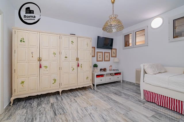 Chalet de 5 habitaciones en Jun en venta con piscina garaje - 279.900 € (Ref: 9396164)