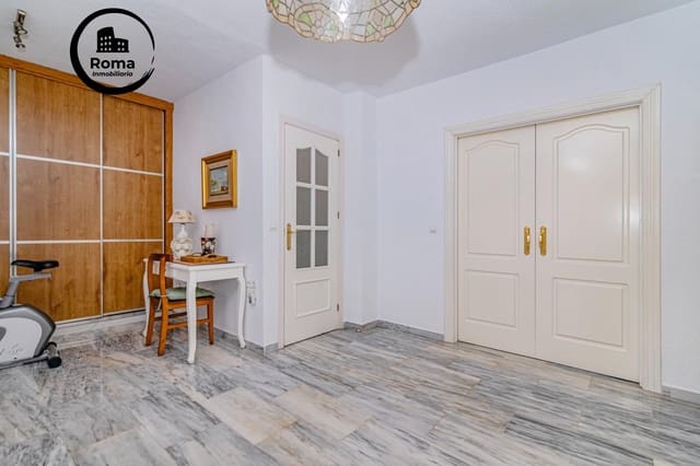 Chalet de 5 habitaciones en Jun en venta con piscina garaje - 279.900 € (Ref: 9396164)