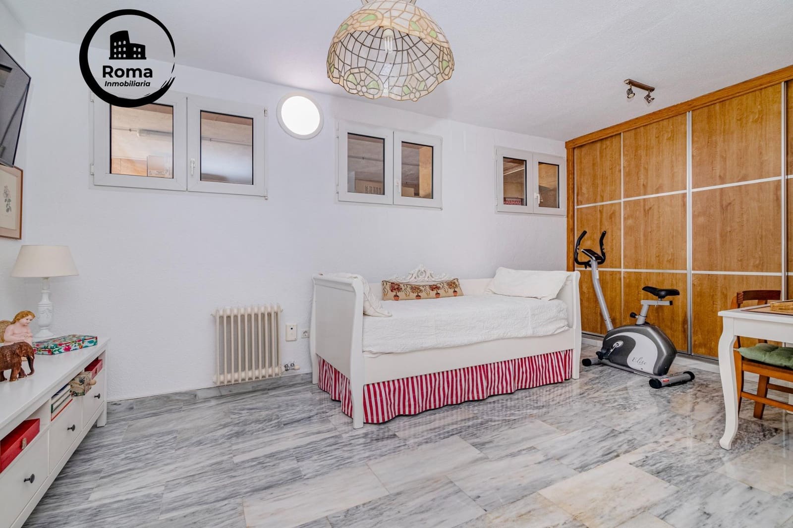 5 soveværelse Villa til salg i Jun med swimmingpool garage - € 279.900 (Ref: 9396164)