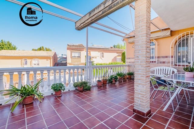Chalet de 5 habitaciones en Jun en venta con piscina garaje - 279.900 € (Ref: 9396164)