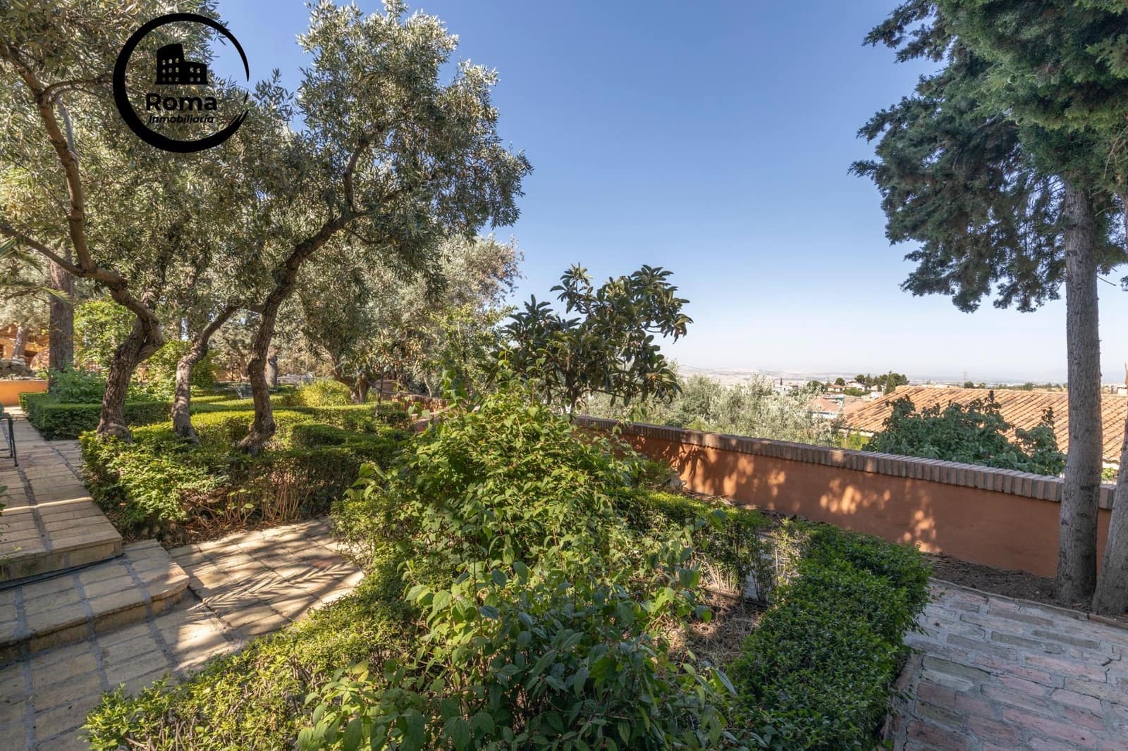 11 bedroom Villa for sale in Huetor Vega with garage - € 850,000 (Ref: 9414248)