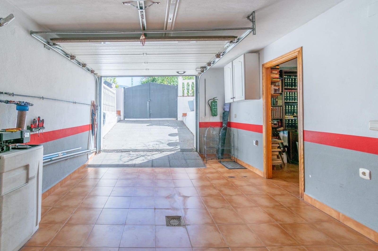 4 sypialnia Willa na sprzedaż w La Zubia z basenem garażem - 380 000 € (Ref: 9419902)