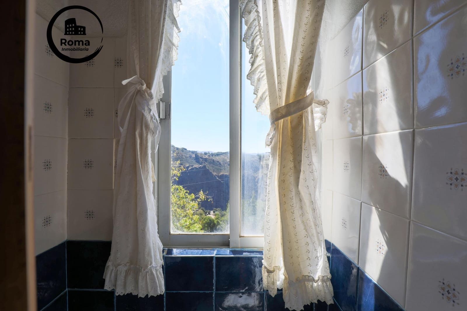 15 soverom Villa til salgs i Busquistar med garasje - € 428 656 (Ref: 9423927)