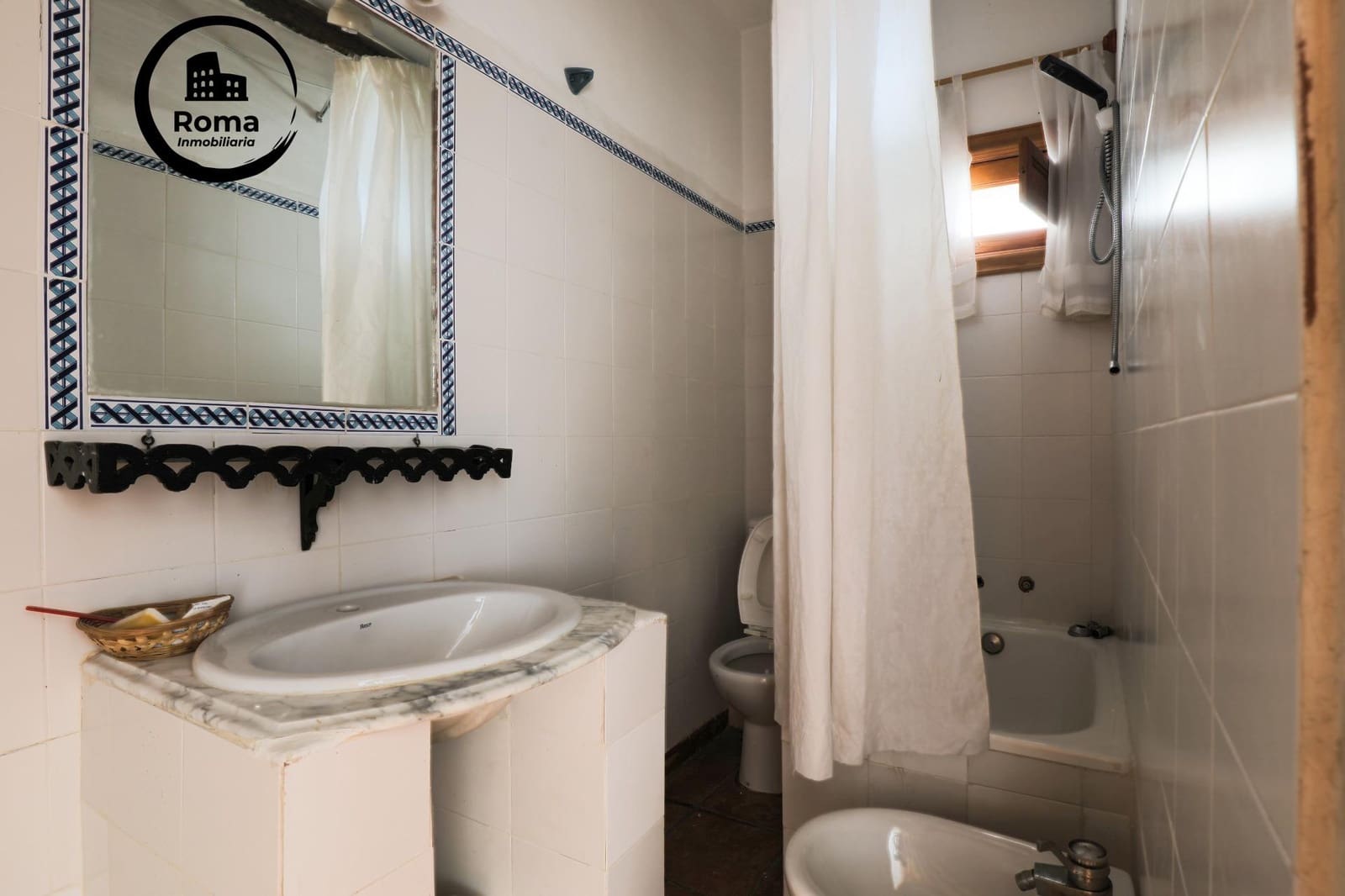 15 soverom Villa til salgs i Busquistar med garasje - € 428 656 (Ref: 9423927)