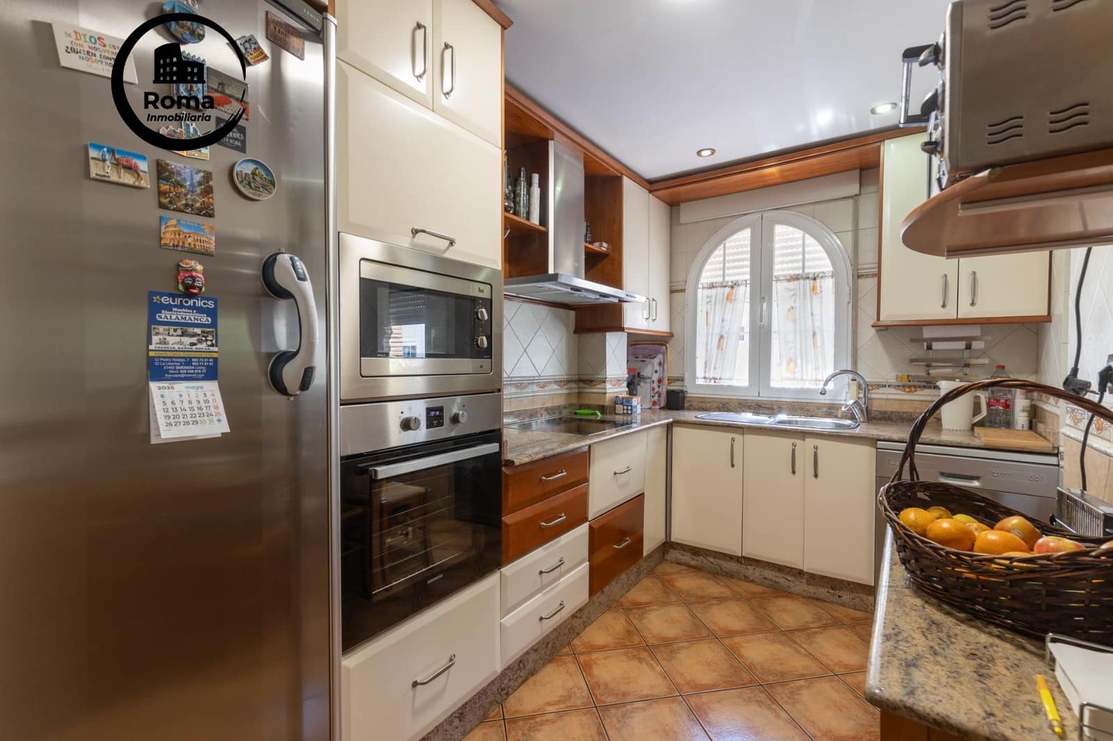 5 soveværelse Byhus til salg i Granada by med garage - € 360.000 (Ref: 9423933)