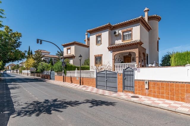 4 sovrum Villa till salu i La Zubia med pool garage - 380 000 € (Ref: 9427364)