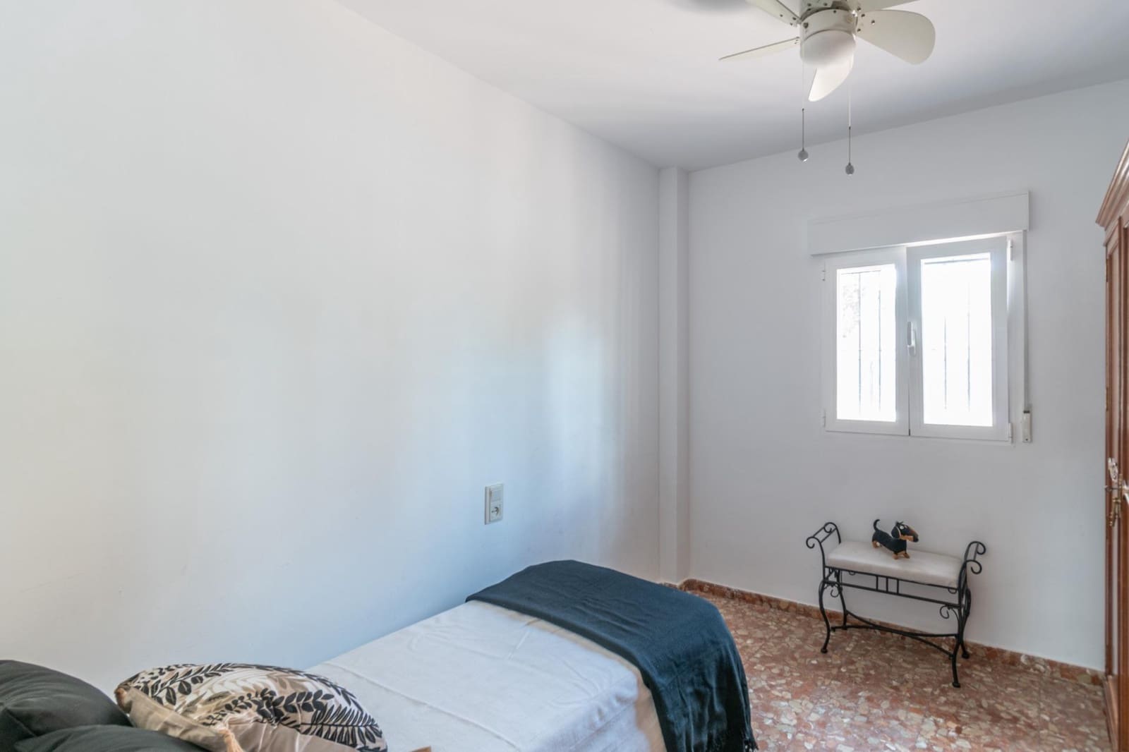 4 bedroom Villa for sale in Otura with pool garage - € 319,000 (Ref: 9427368)