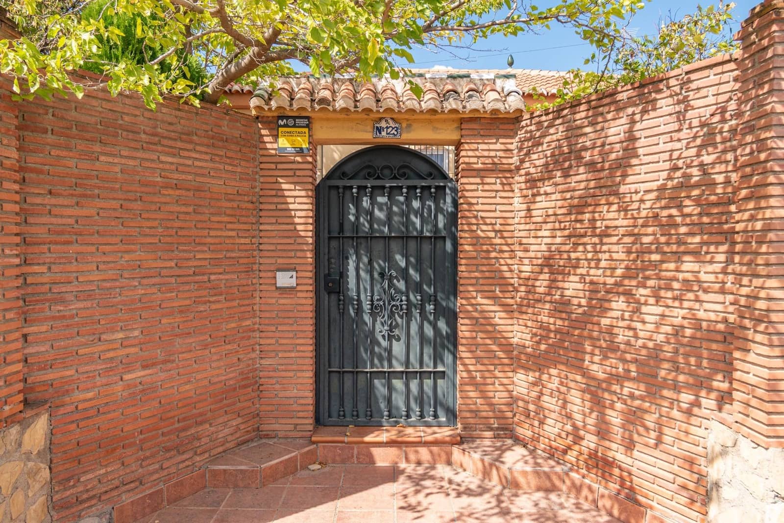 4 bedroom Villa for sale in Otura with pool garage - € 319,000 (Ref: 9427368)