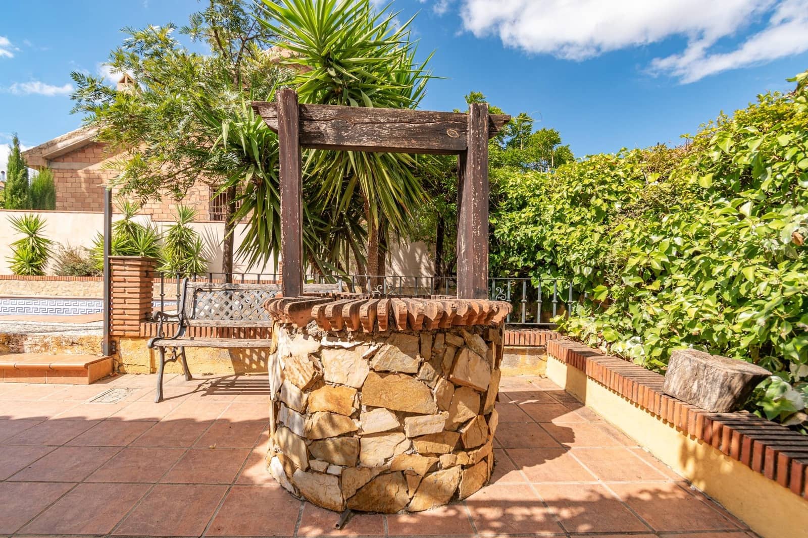 4 bedroom Villa for sale in Otura with pool garage - € 319,000 (Ref: 9427368)