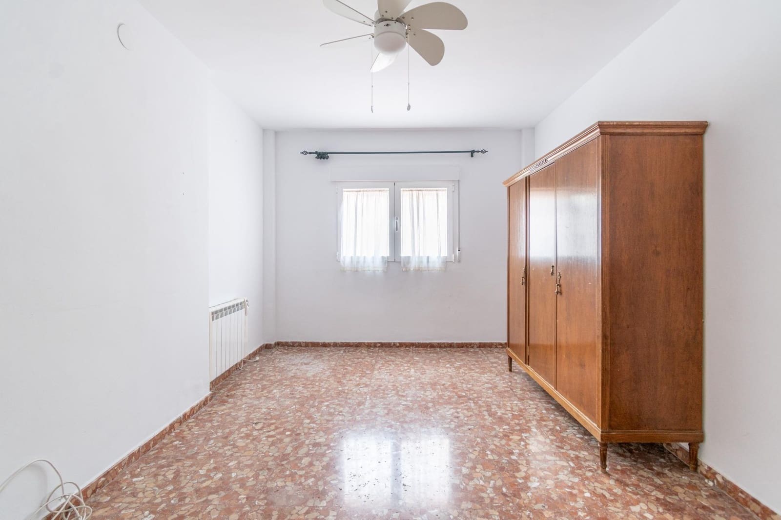 4 bedroom Villa for sale in Otura with pool garage - € 319,000 (Ref: 9427368)