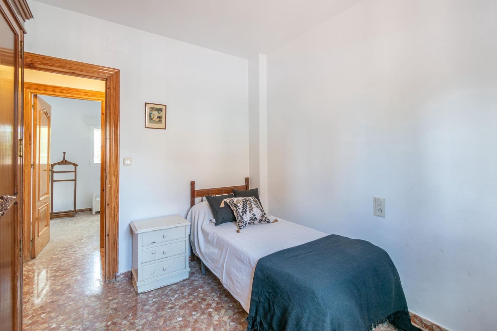 4 bedroom Villa for sale in Otura with pool garage - € 319,000 (Ref: 9427368)