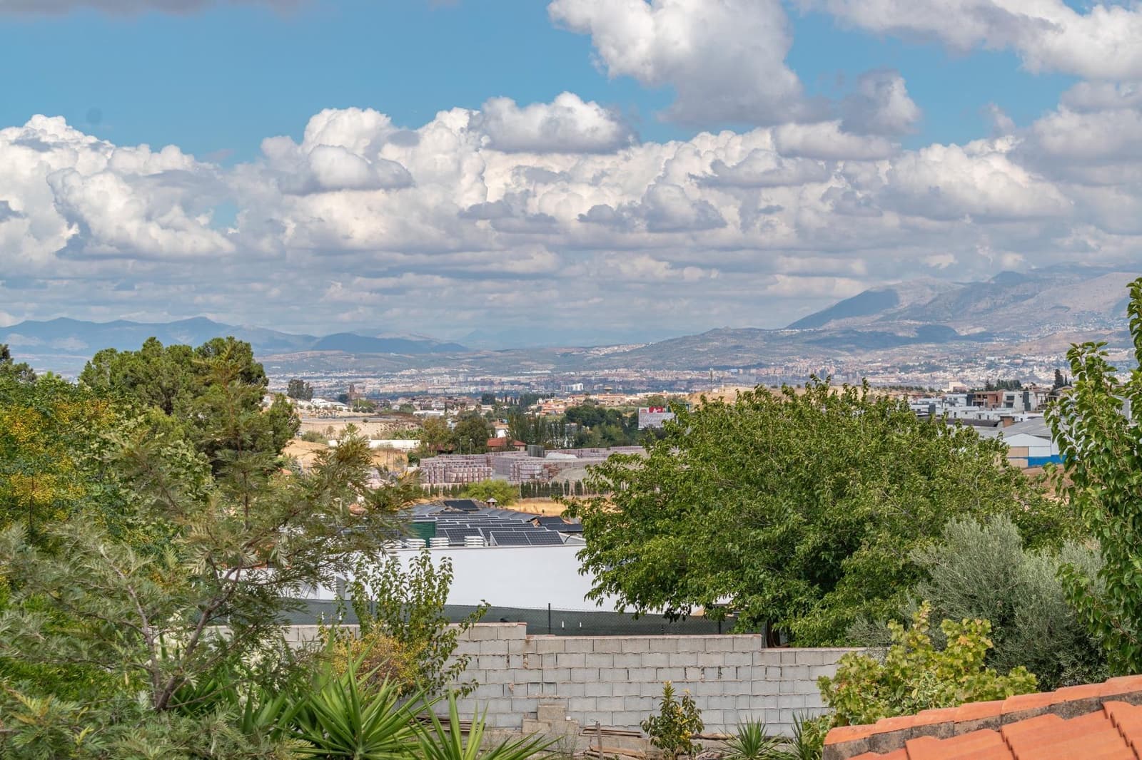 4 bedroom Villa for sale in Otura with pool garage - € 319,000 (Ref: 9427368)