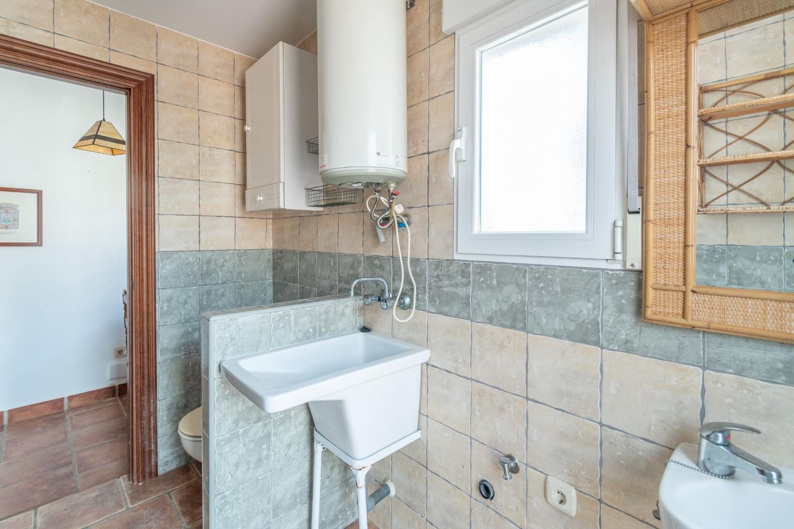 4 bedroom Villa for sale in Otura with pool garage - € 319,000 (Ref: 9427368)