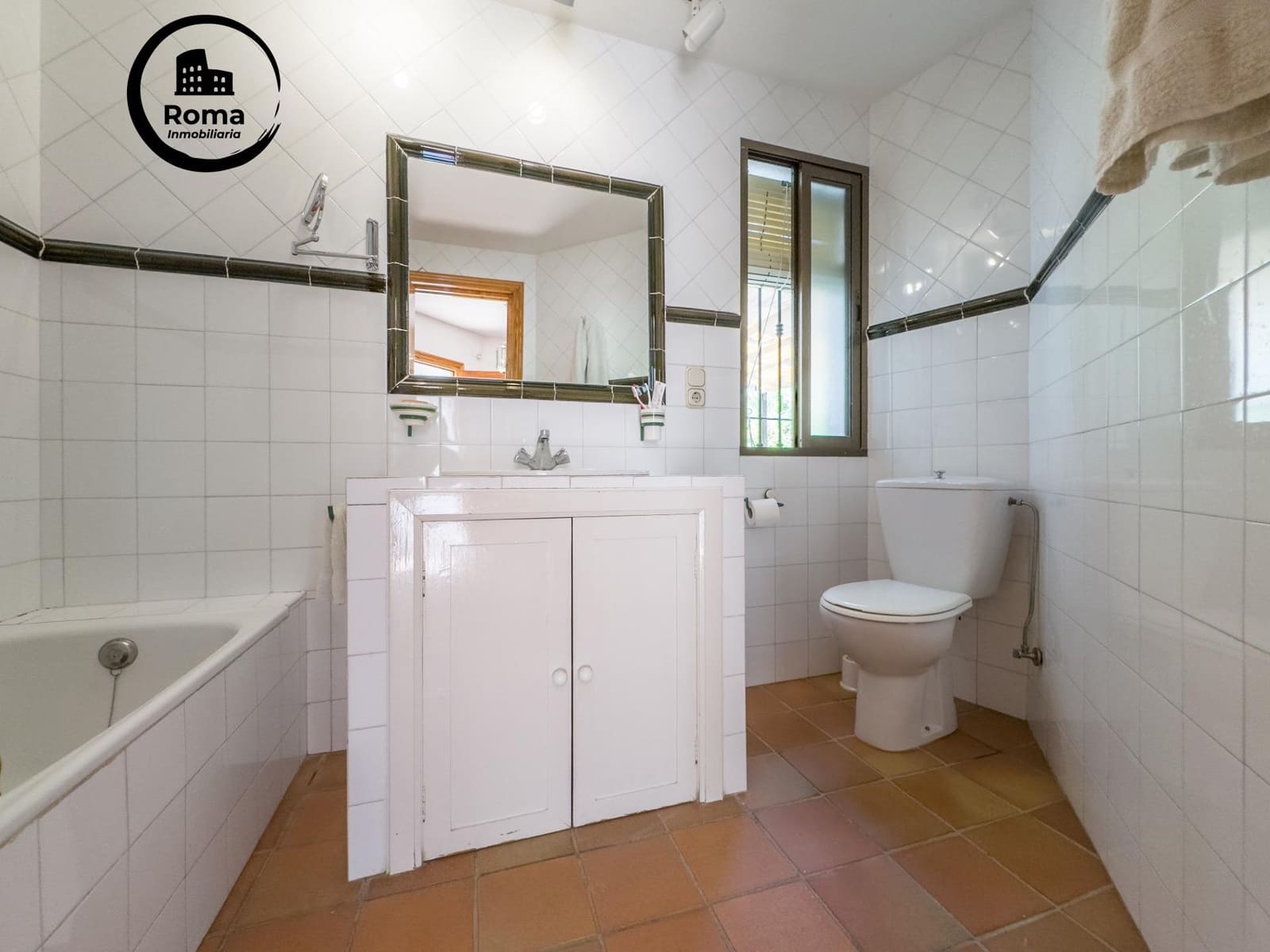 3 bedroom Villa for sale in Albolote with pool garage - € 285,000 (Ref: 9427369)