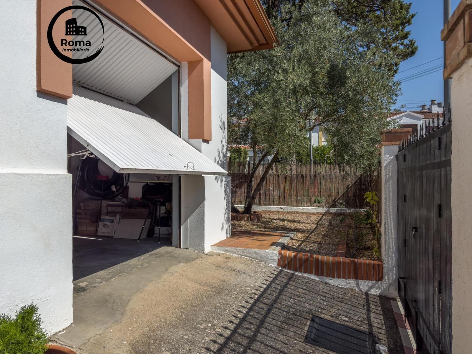 3 bedroom Villa for sale in Albolote with pool garage - € 285,000 (Ref: 9427373)