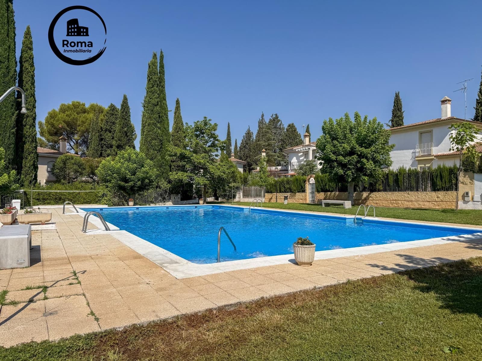 3 bedroom Villa for sale in Albolote with pool garage - € 285,000 (Ref: 9427373)