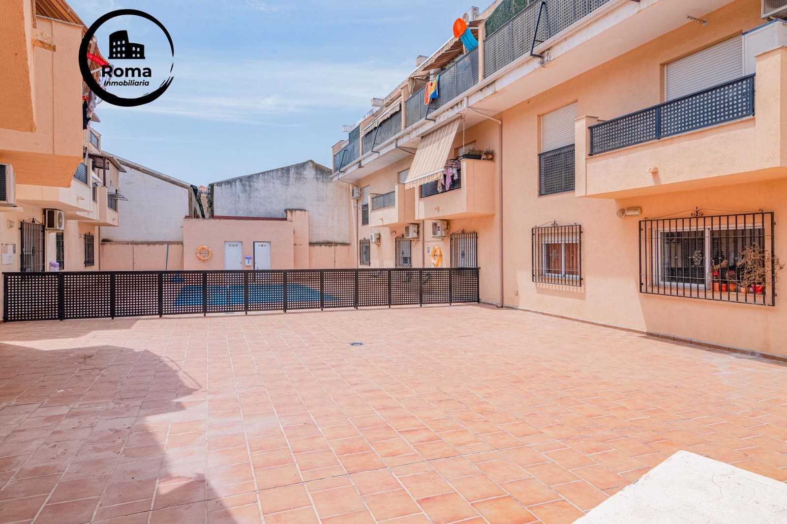 2 bedroom Flat for sale in Las Gabias with garage - € 156,000 (Ref: 9427376)