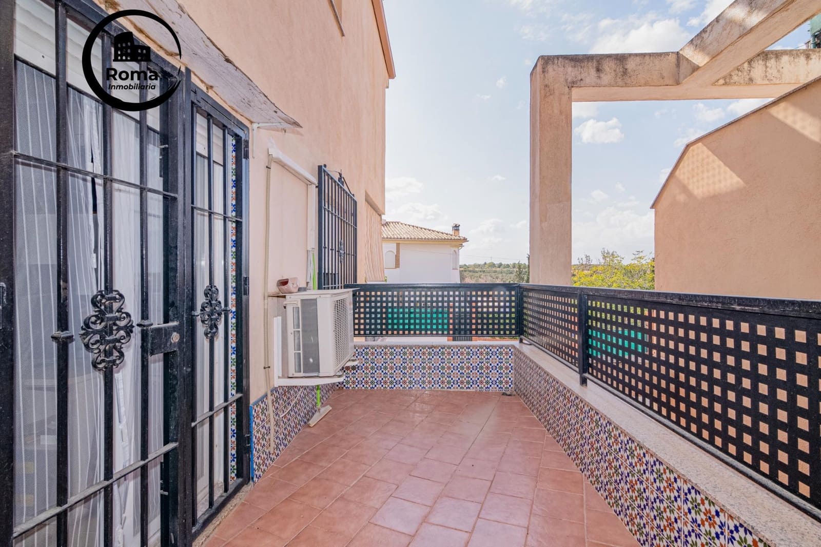 2 bedroom Flat for sale in Las Gabias with garage - € 156,000 (Ref: 9427376)
