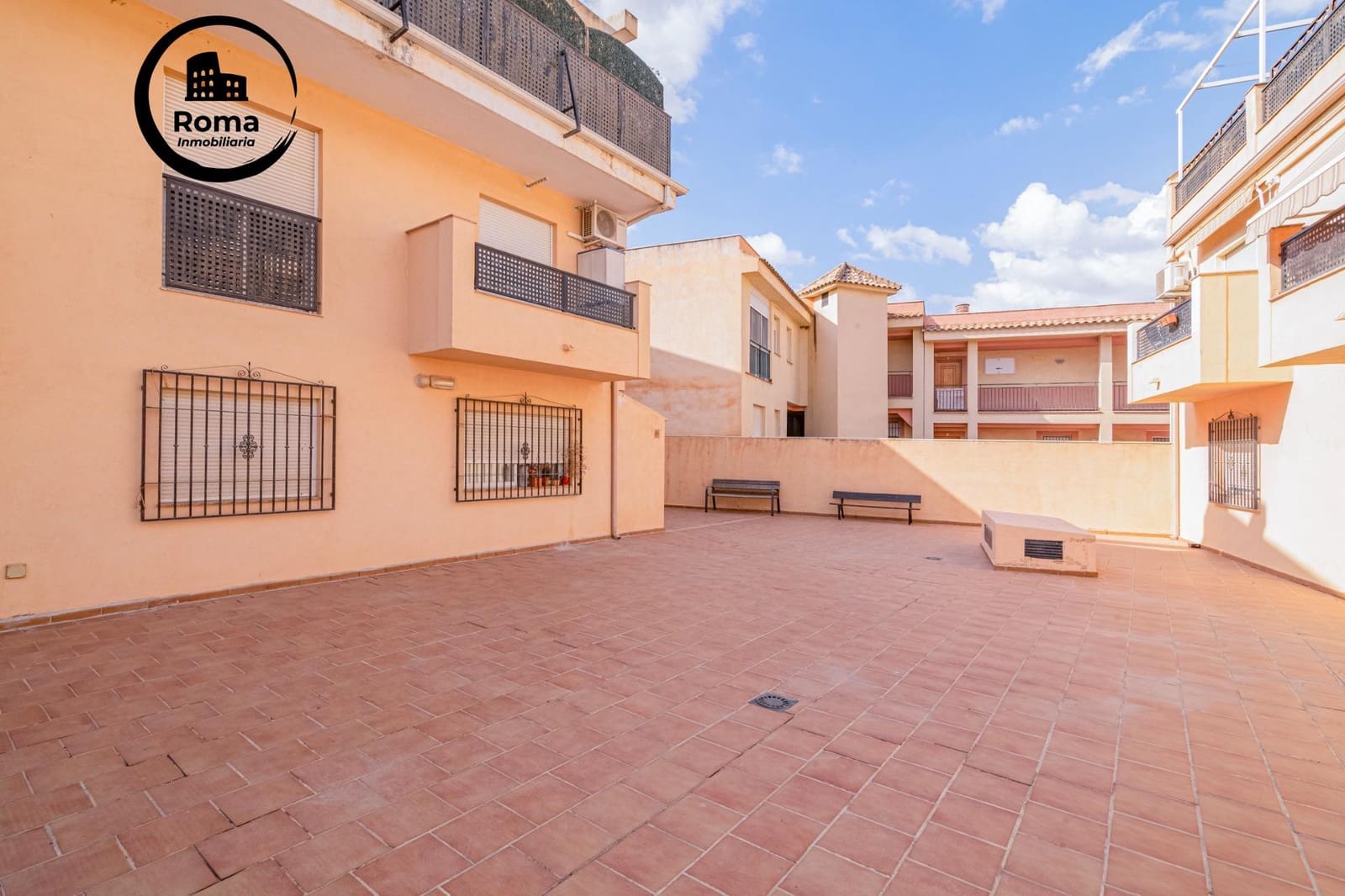 2 bedroom Flat for sale in Las Gabias with garage - € 156,000 (Ref: 9427376)