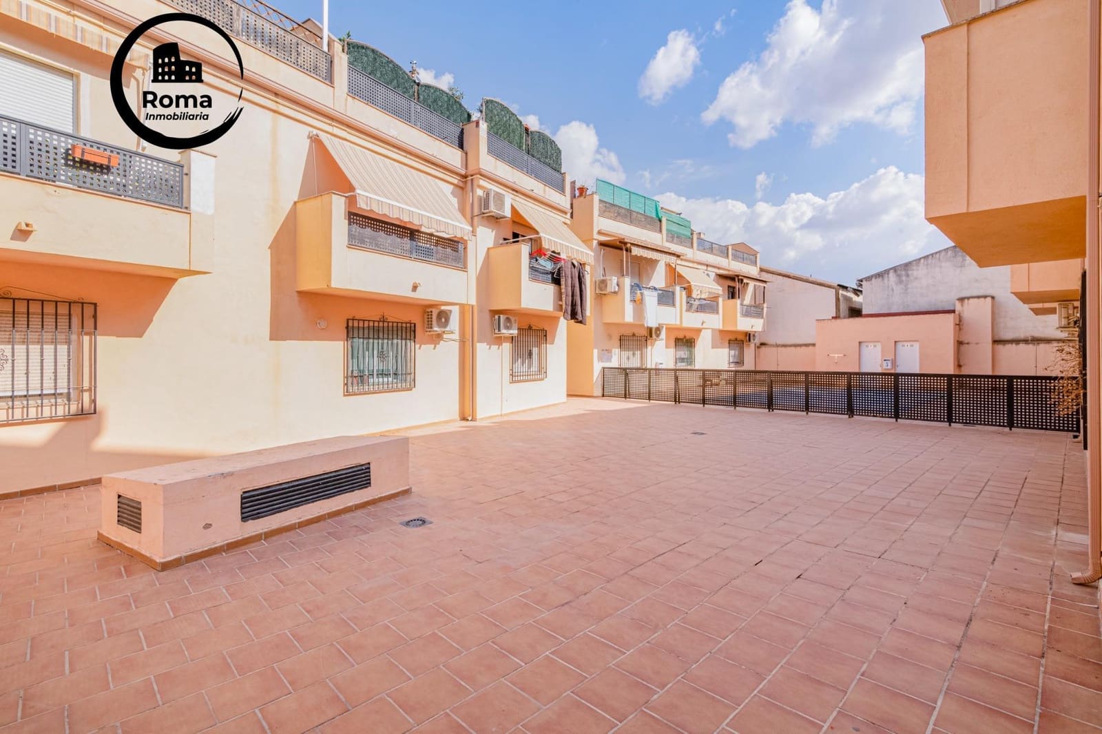 2 bedroom Flat for sale in Las Gabias with garage - € 156,000 (Ref: 9427376)