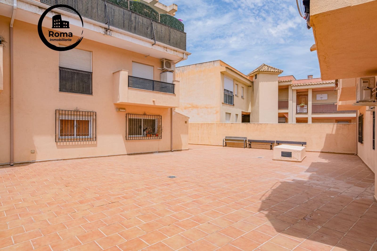 2 bedroom Flat for sale in Las Gabias with garage - € 156,000 (Ref: 9427376)