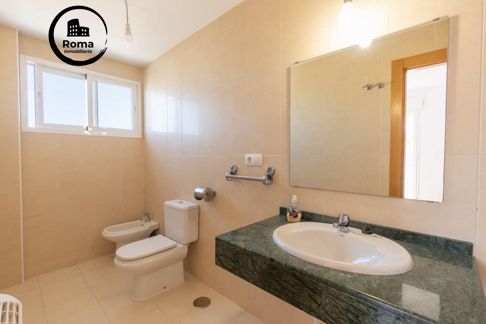 5 slaapkamer Halfvrijstaande villa te koop in Huetor Vega met garage - € 340.000 (Ref: 9427386)