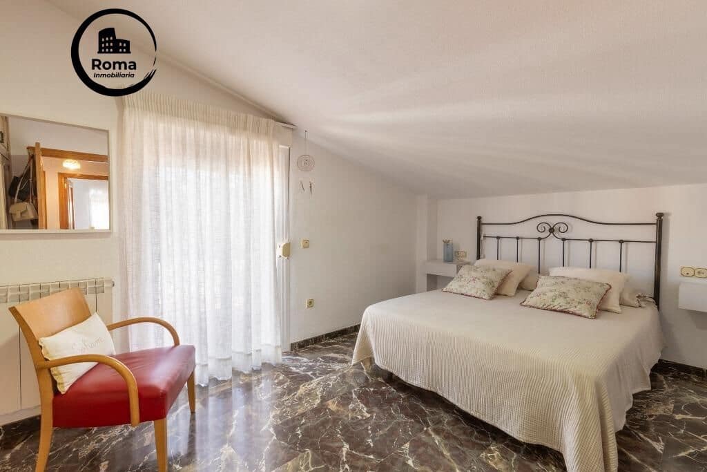 6 soveværelse Semi-Rækkehus til salg i Huetor Vega med swimmingpool garage - € 320.000 (Ref: 9427387)